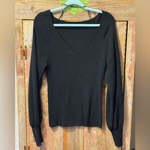 GAP Black Ribbed Sweater, v-neck, great condition. Stretchy size M tall